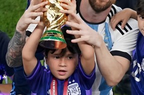 壹号娱乐-梅西回归赛场，大胜首场状态亮眼，SKT观众沸腾！的简单介绍