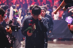 一号-TheShy遭遇十二持续失利，瑞士队教练压力巨大！全场沸腾不已的简单介绍